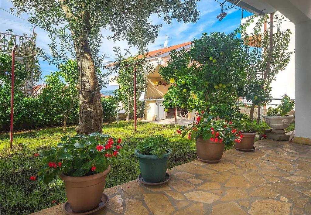 Apartments Cvita Sucic Τρογκίρ