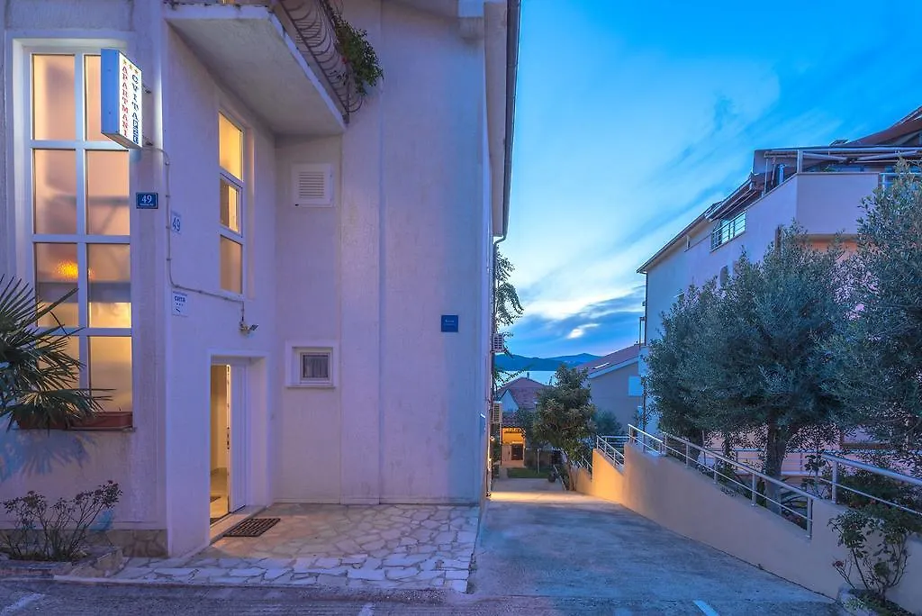 טרוגיר Apartments Cvita Sucic