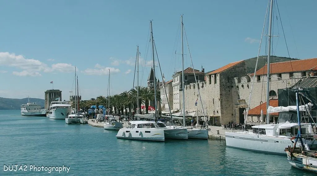 Apartments Cvita Sucic Τρογκίρ